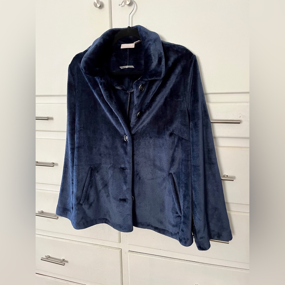 Chico’s faux fur button down jacket in navy Chico’s size 2